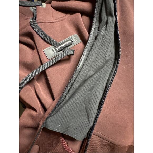 Women’s On Cloud Swiss Engineering Pullover Hoodie Sweatshirt Maroon Red Size XS - Picture 6 of 7
